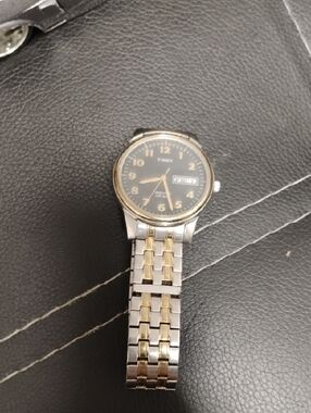 VINTAGE TIMEX CHARLES STREET (MODEL T26481) MENS WATCH NRMINT CONDITION